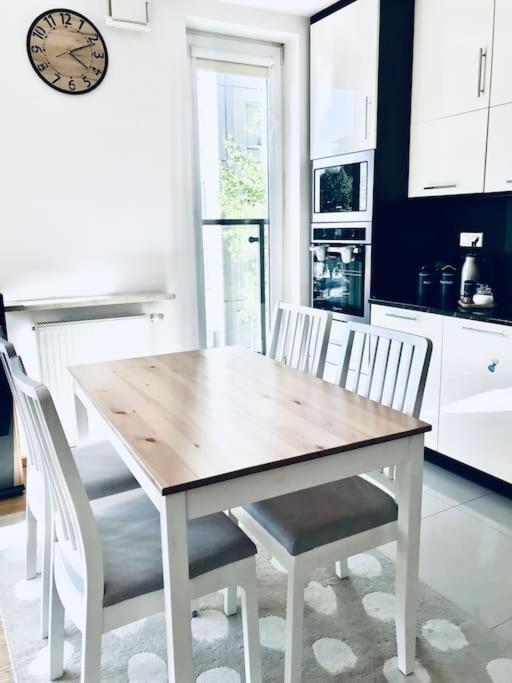 Nowoczesny Apartament Na Pradze Варшава Экстерьер фото