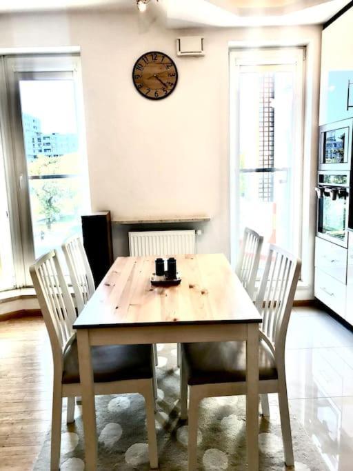Nowoczesny Apartament Na Pradze Варшава Экстерьер фото